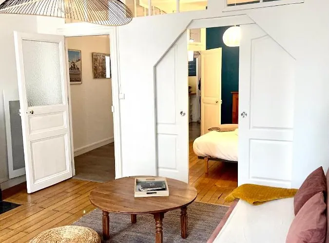 Le Grand Royal, 2 Chambres De Charme, Place Royale