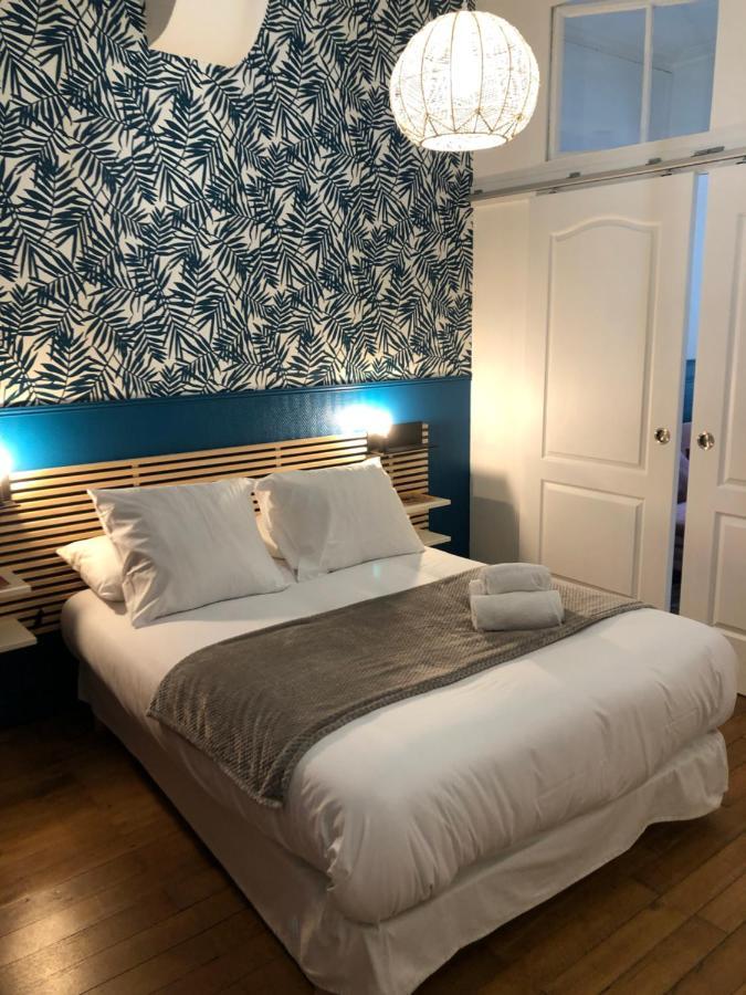 Le Grand Royal, 2 De Charme, Place Royale Apartment *